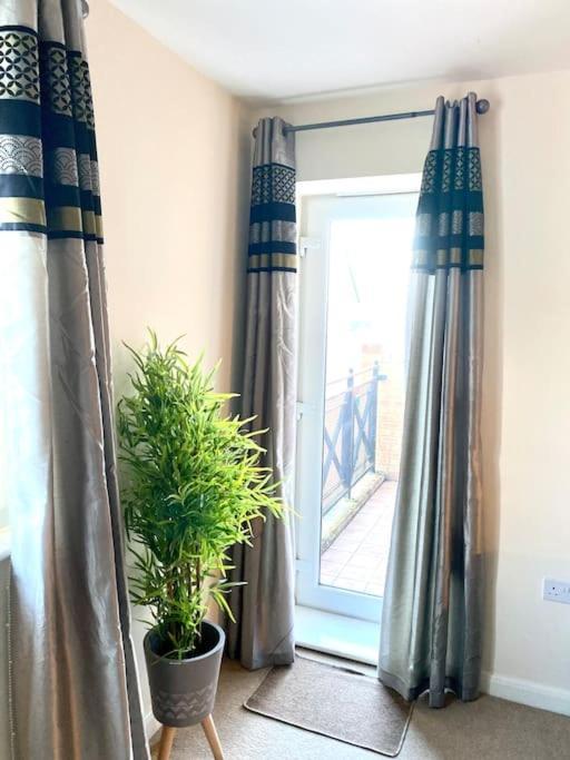 Amazing 2-Bed City Centre Apt With Parking Coventry Luaran gambar