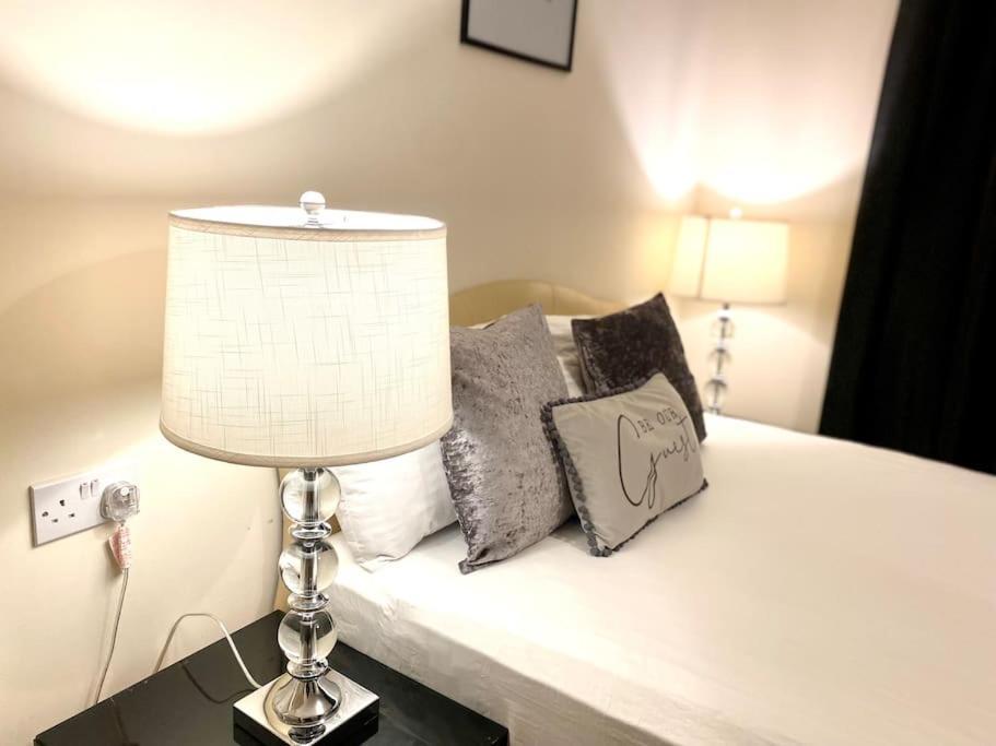 Amazing 2-Bed City Centre Apt With Parking Coventry Luaran gambar